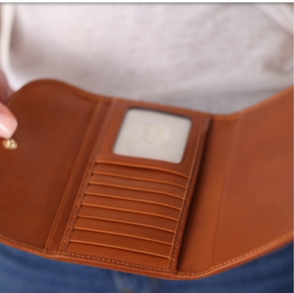 (NWT) Dooney and Bourke large tote with wallet and 24k gold plated DB hardware - Picture 13 of 16